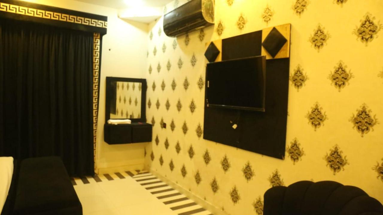 Hotel De Smart Multan Exteriör bild