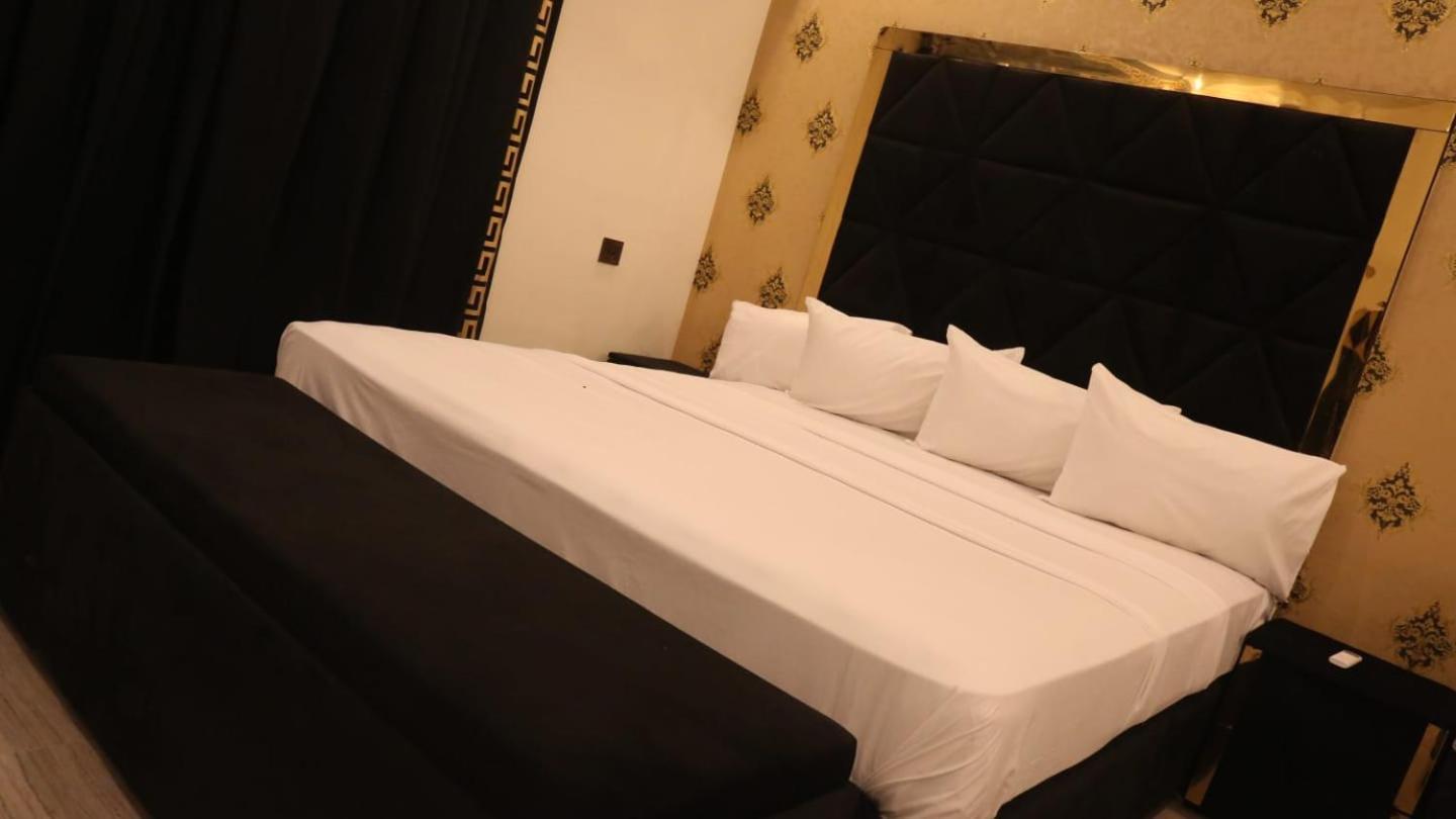 Hotel De Smart Multan Exteriör bild