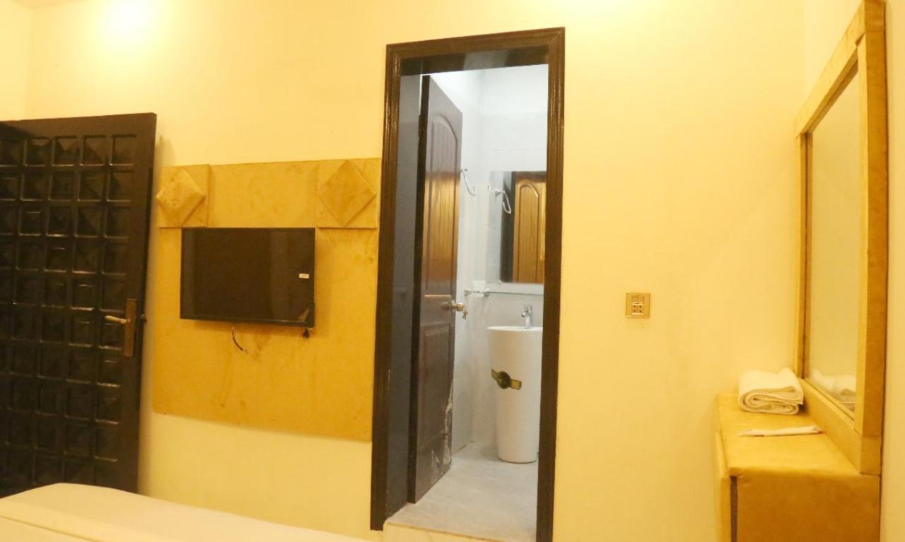 Hotel De Smart Multan Exteriör bild