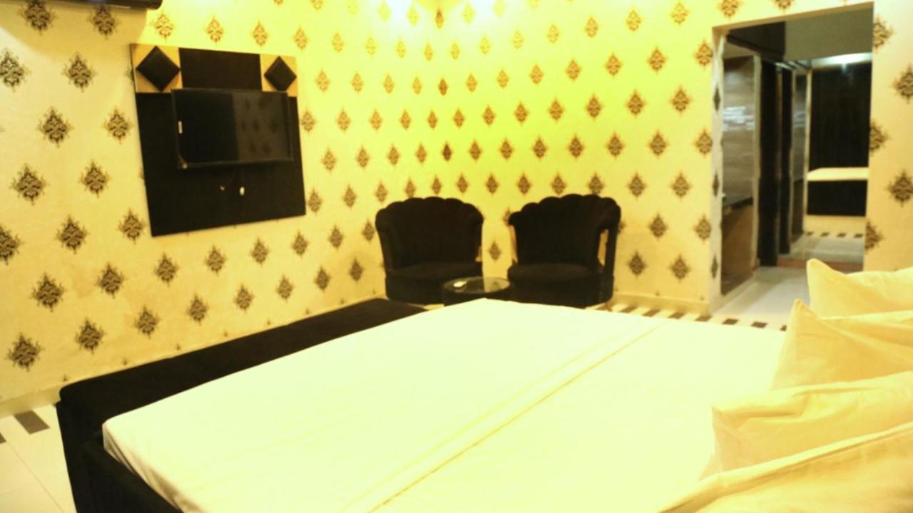 Hotel De Smart Multan Exteriör bild