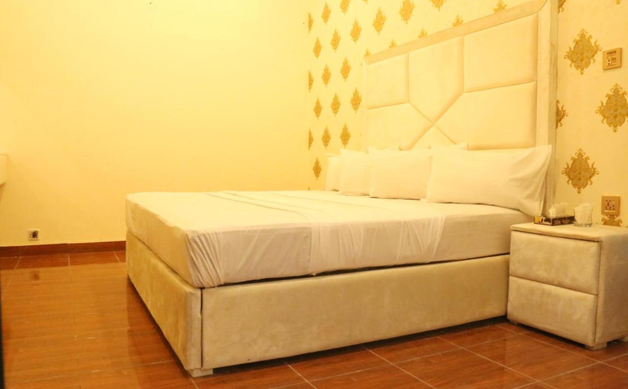Hotel De Smart Multan Exteriör bild