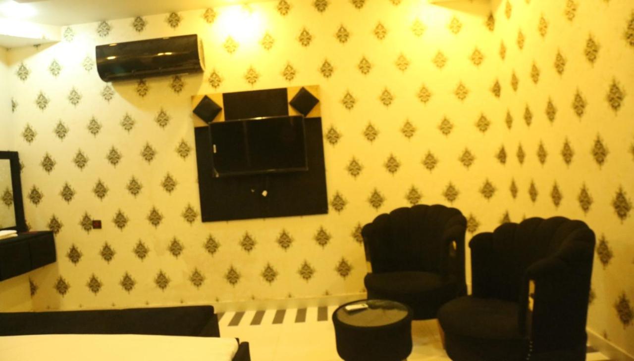 Hotel De Smart Multan Exteriör bild